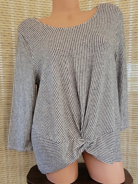 retrology Tops - Retrology Stylish Pullover